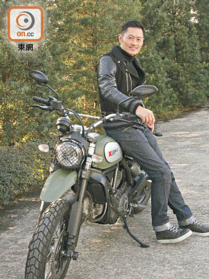 黃德斌自小已渴望揸電單車，但至最近才考電單車牌。