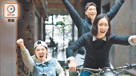 林秀怡（左）與顏子菲及吳雲甫（後排）到杭州狂食狂玩。