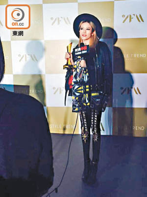 柳妍熙在浙江獲頒「時尚先鋒藝人獎」。