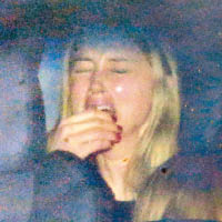 嚎哭<br>安芭在車內突然爆喊。（CFP圖片）