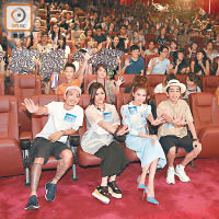 周秀娜昨日拉隊往戲院為電影謝票。