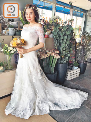 甄詠珊穿上婚紗預演靚靚新娘。