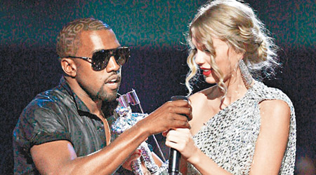 Kanye踩入Taylor家鄉開騷，大唱粗口歌「問候」她。