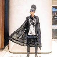 郭慶彬打扮成「黑俠」，有型有格。