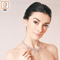 Infini Love Diamond「婚嫁系列」<br>900鉑金鑽石頸鏈 約$428,400<br>同系列900鉑金鑽石戒指 約$31,600