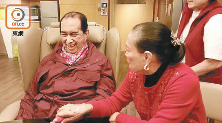95歲生日的何鴻燊精神奕奕，笑個不停。