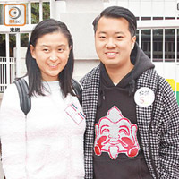 王賢訊與太太拍拖出席慈善活動。