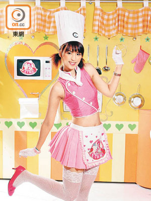 雪雪入行初期曾擔任《美女廚房》助手「阿飯」。