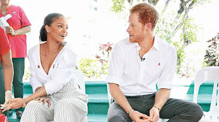 Rihanna與哈利王子在巴巴多斯出席活動時，被指曾私下「行開吓」，故傳出有親密關係。