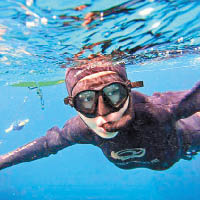 Jeana為新片接受潛水特訓。