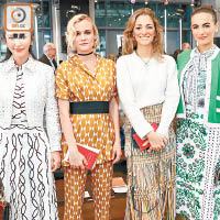 李冰冰（左起）、戴安古格、時尚達人Sofia Sanchez與美國演員卡美拉貝爾睇騷。