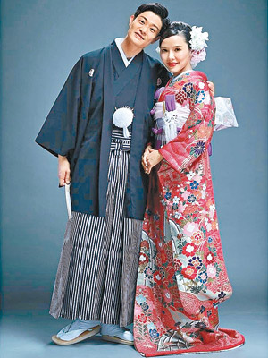 方皓玟跟足傳統穿上和服與男友安田慎吾影婚照。