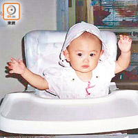 陳婉婷小時候的樣子非常可愛。