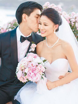 李雪瑩的法國婚照甜蜜滿瀉。