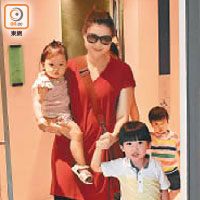 陳茵媺帶兩子一女，相約蔡少芬三母女往遊樂室玩個夠本。
