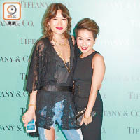 名媛馬梓詠（左）與Tiffany & Co.高層Monica Shum合照。