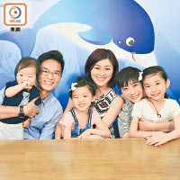 胡氏一家與《娛樂onShow》的觀眾們分享親子活動的重要性。