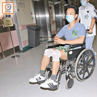 前晚唯唯發生意外後雙膝受傷要坐輪椅，吳卓羲趕到醫院探望。