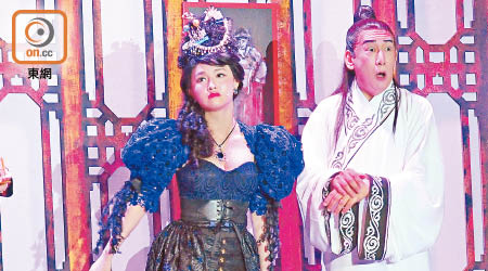 蔣志光飾演的包青天令觀眾由頭笑到尾，左為林欣彤。