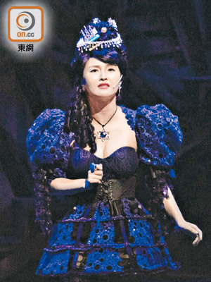 林欣彤為演舞台劇黐假髮搞到頭頸痛。