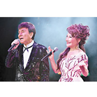 楊燕與謝雷獻唱多首金曲。