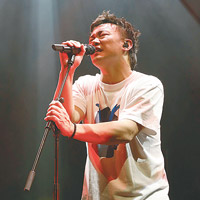 Eason成為首位在柏林開騷的香港歌手。