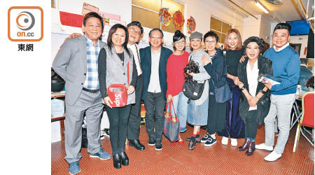 《溏心3》一眾演員齊捧李司棋主演的舞台劇《小城風光》場。