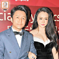 中國拳王鄒市明與太太。