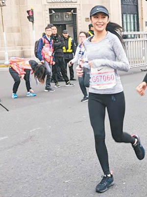 參與10公里賽的湯怡跑了14公里始知錯過了出口。