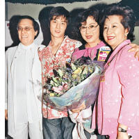 陳振華（左起）與兒子、李司棋、薛家燕早年出席電台活動。
