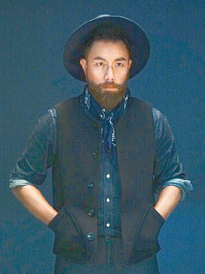 劉浩龍以鬍鬚造型為演唱會拍攝海報。
