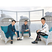 王梓軒、范振鋒及陳國峰在甲板上Chok甫合照。