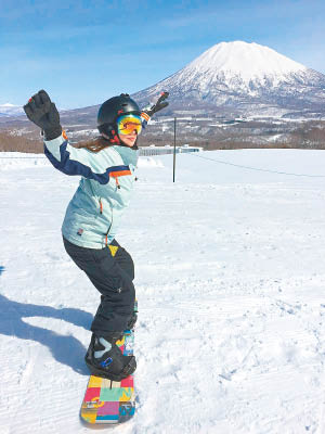 欣欣跟教練學玩Snowboard，擺甫士就唔使人教喇！