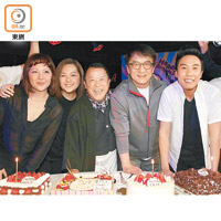 志偉聯同幾位4月壽星成龍、衛蘭、衛詩及陳樂基切蛋糕。