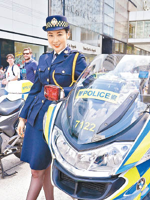 莊思敏穿上制服，以交通安全大使身份出席活動。