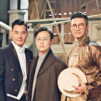 黃智賢（左）以煲呔紳士Look型爆登場。