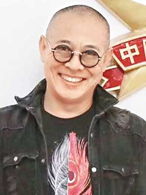 李連杰本月中所拍的近照，與日前撒網的「蒼老照」相差甚遠。