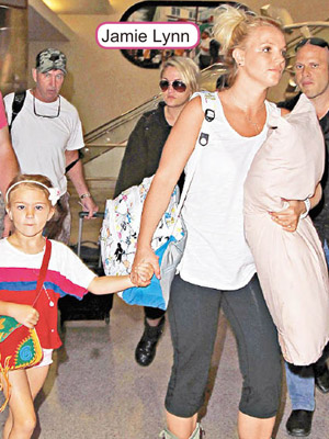 Britney非常疼錫姨甥女，早年常結伴出遊。（東方IC）