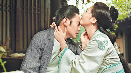 劉濤在劇中與吳秀波十分恩愛。