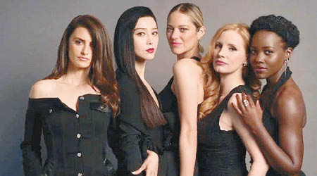 彭妮露告絲（左起）之前已與范冰冰、瑪莉安歌迪雅、謝茜嘉積絲婷及雷碧達尼安高為新片拍定裝照。