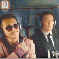 吳浩康克服畏高恐懼，在直升機上拍攝。