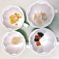 雪蓮子養顏糖水的材料及製成品。