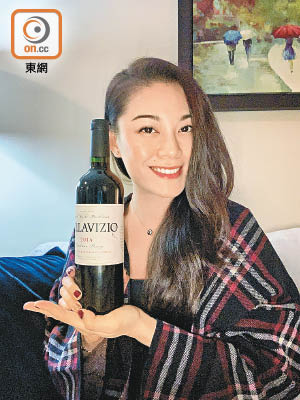 廖碧兒的自家品牌紅酒，在日本葡萄酒大賽中勇奪大獎。