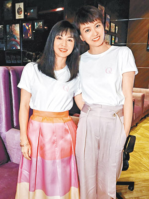 楊采妮（左）與梁詠琪到上海谷戲。