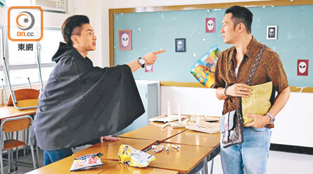 周國賢（左）求學時暗戀老師，被吳浩康笑大逆不道。
