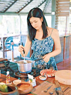 陳妍希上堂前到街市買餸，享受做「煮婦」。