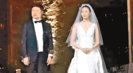 童瑤與丈夫王冉年齡相差17歲。