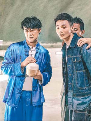 除了音樂事業，李榮浩亦曾攻影壇，與歌神陳奕迅（左）合作。