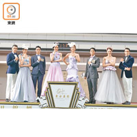 楊天宇（左三起）、湛琪清、衛詩雅、何廣沛偕外籍模特兒示範腕錶。