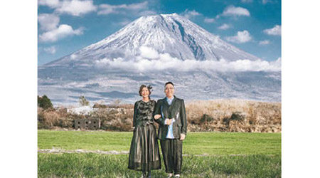 C君與黃天頤於富士山下影婚照，畫面唯美。